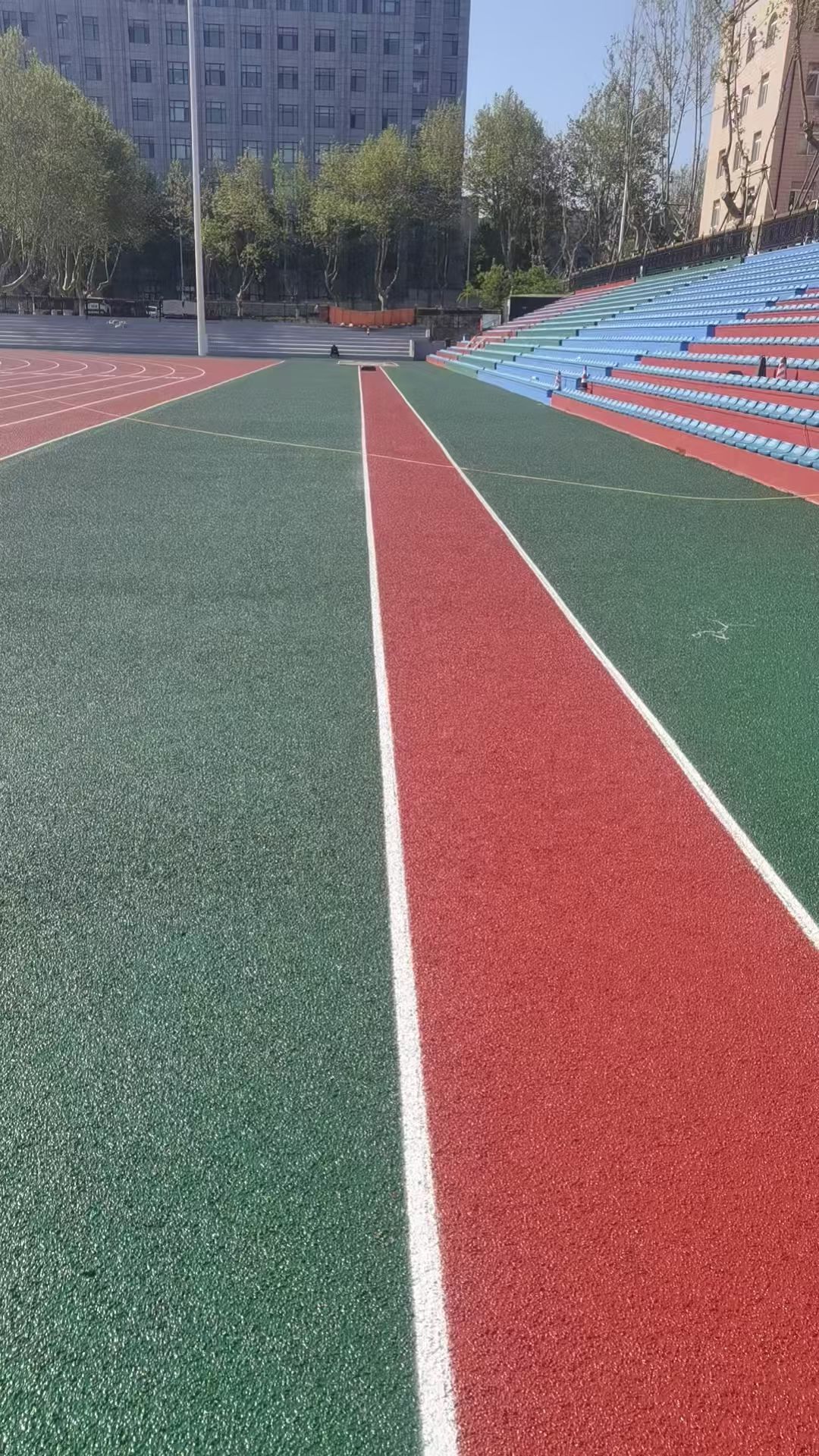 青岛市足球场人造草坪透水跑道 - 方案